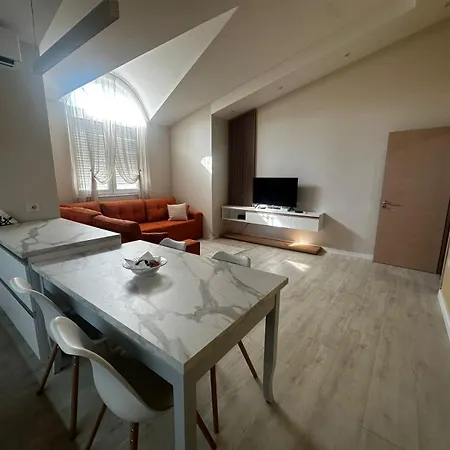 A New In The Attic Apartament *